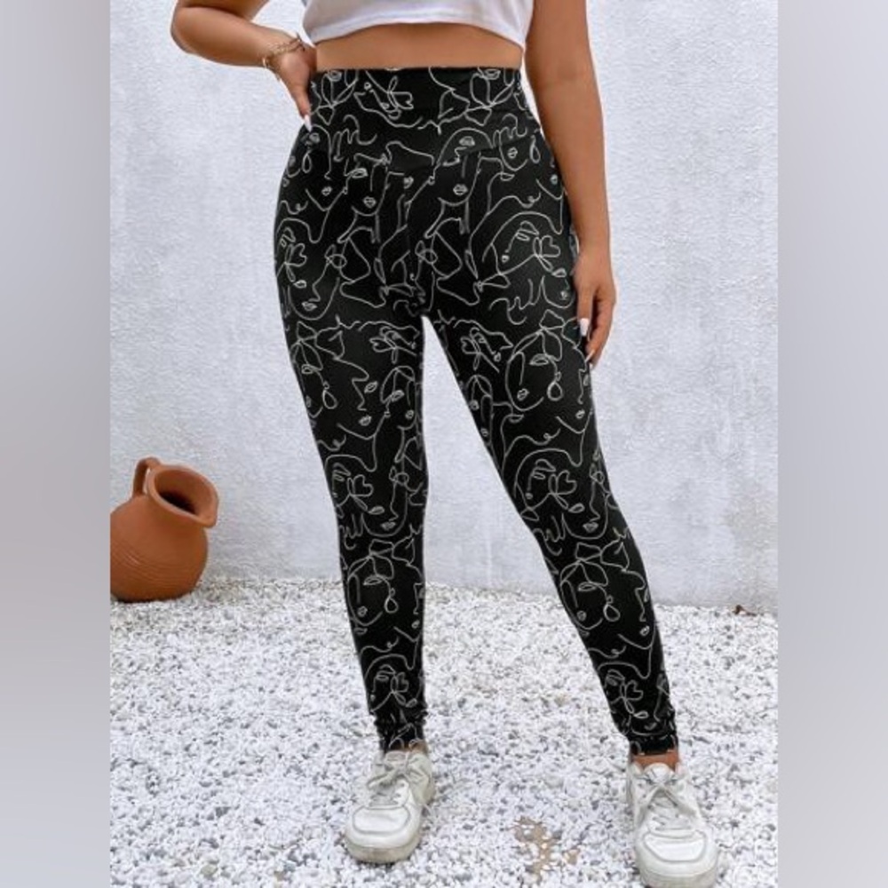 High Waist Printed Face Leggings Black White